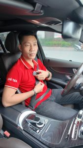 trung ô tô trong việc livetream