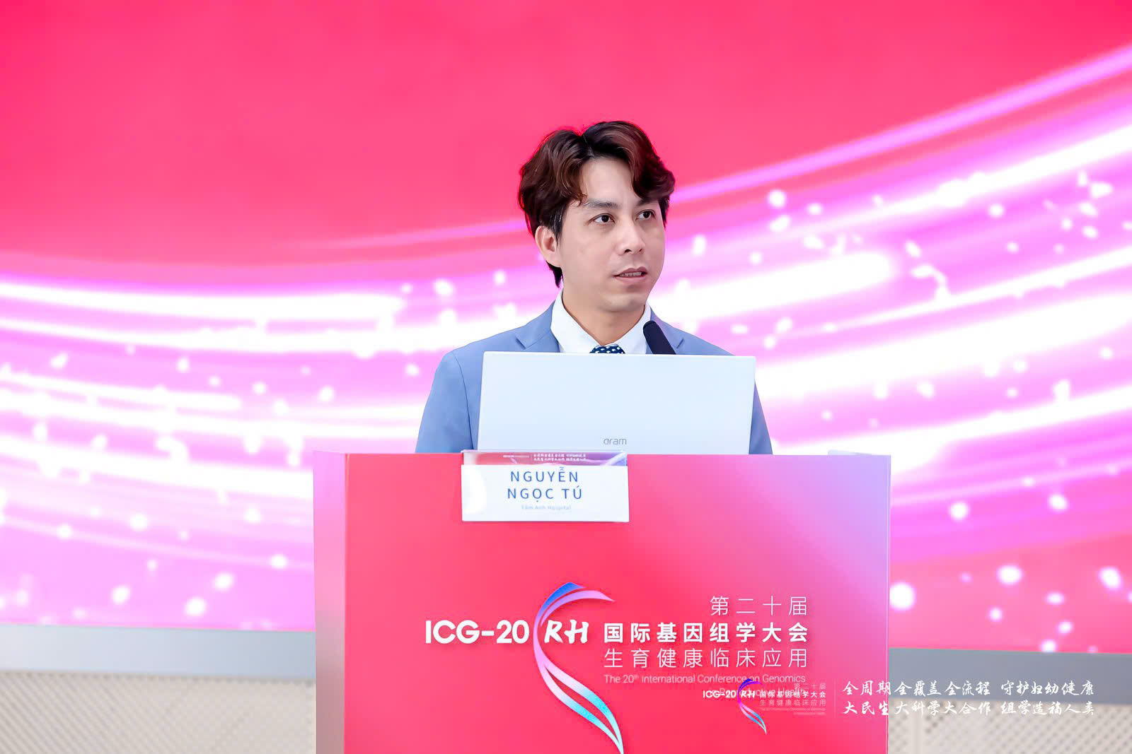 Bác sĩ Nguyễn Ngọc Tú phát biểu tại sự kiện chuyên môn