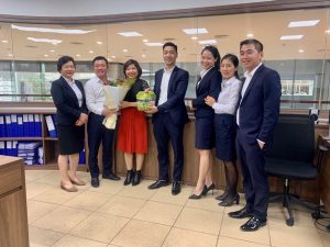 Trung Ô Tô chụp ảnh cùng cán bộ Toyota Mỹ Đình trong buổi giao lưu và kết nối