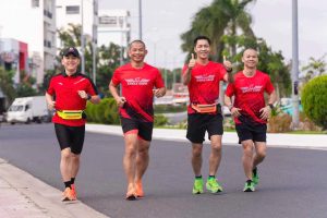 Trung Ô Tô và Phạm Thành Long cùng cộng đồng EagleCamp chạy bộ rèn luyện sức khỏe