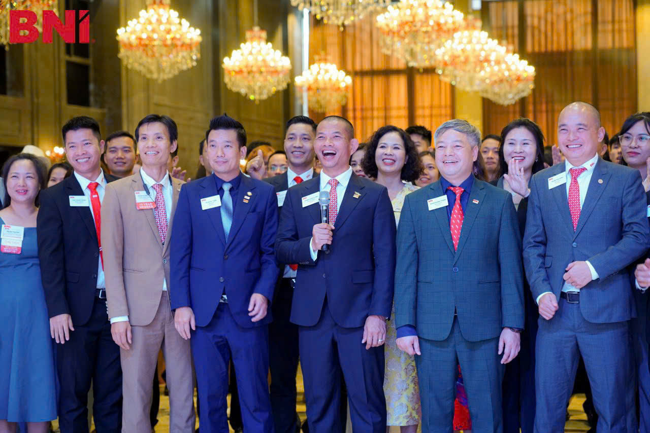 Trung Ô Tô cùng Phạm Thành Long và Hồ Quang Minh tham dự buổi họp BNI Hà Nội 6